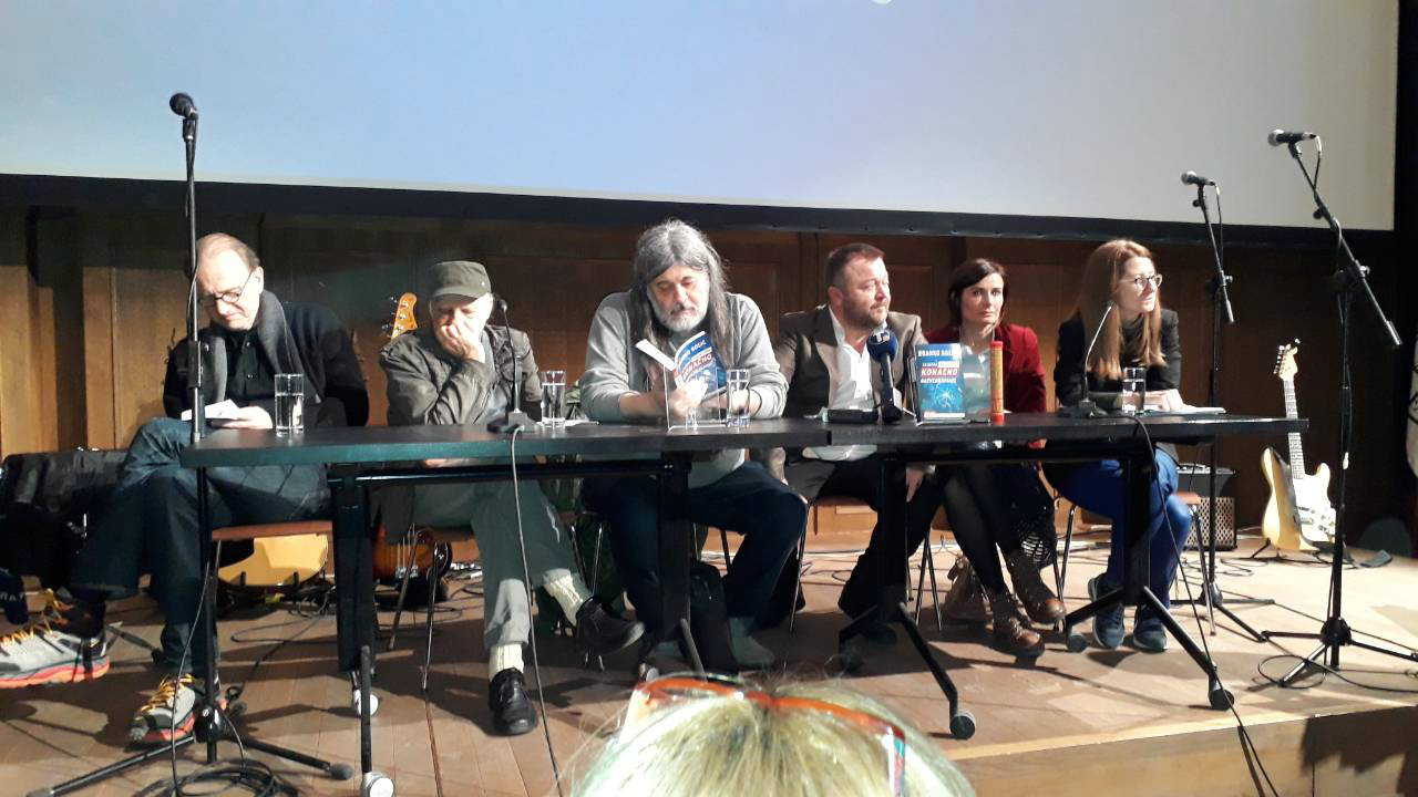 Roman bez viška, pankerski ogoljen 1