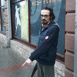 Napadnut zato što je nosio bedž "1 od 5 miliona" 3