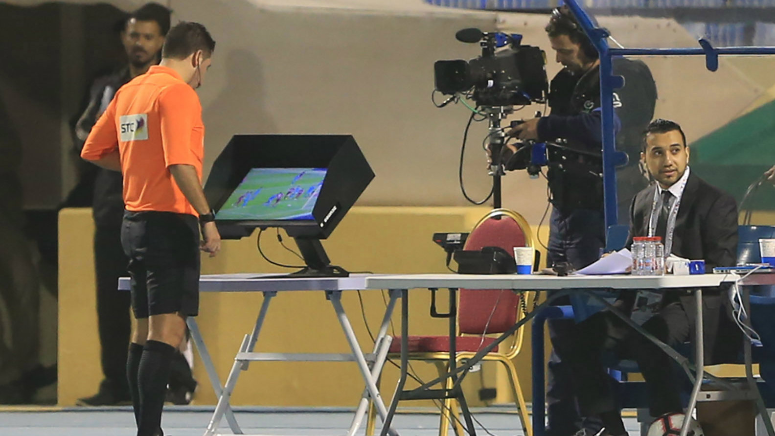 Koliko je realno uvođenje VAR-a u srpski fudbal u skorijoj budućnosti? 1