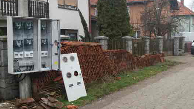 Upucana brojila na stubovima u Loznici 1