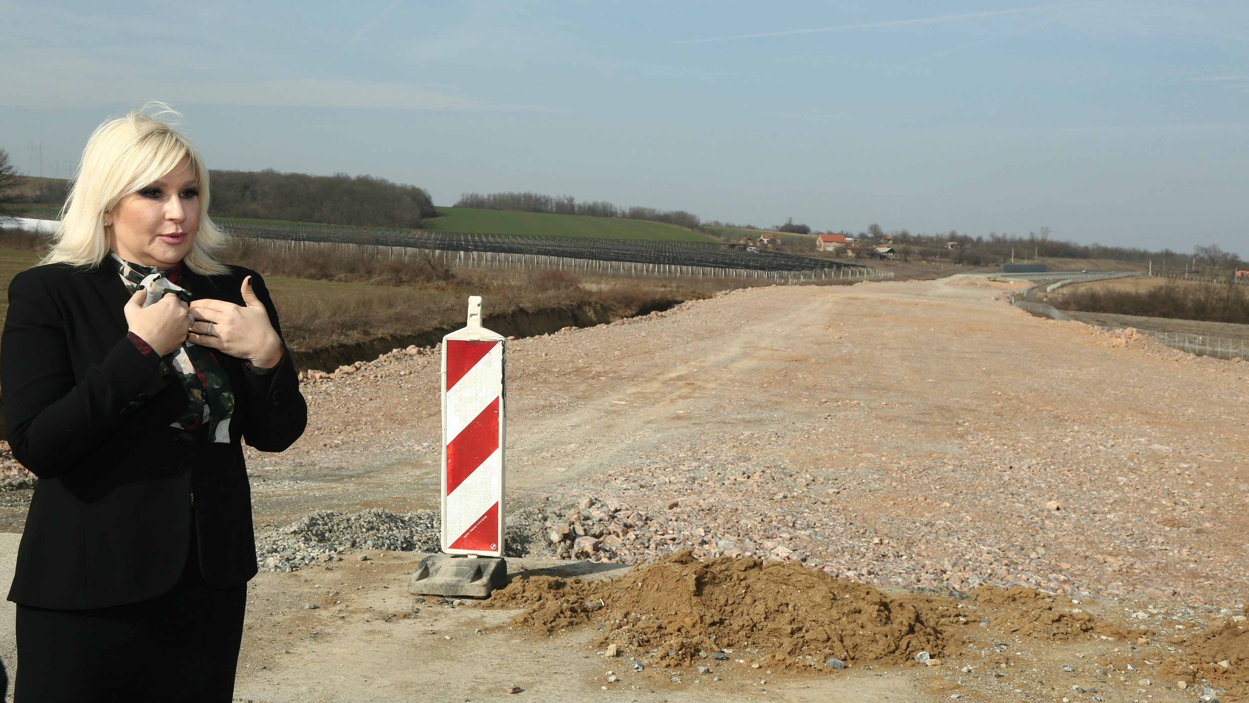 Ministarka u još jednoj nenajavljenoj poseti Koridoru 11 zatekla prazno gradilište (FOTO) 2