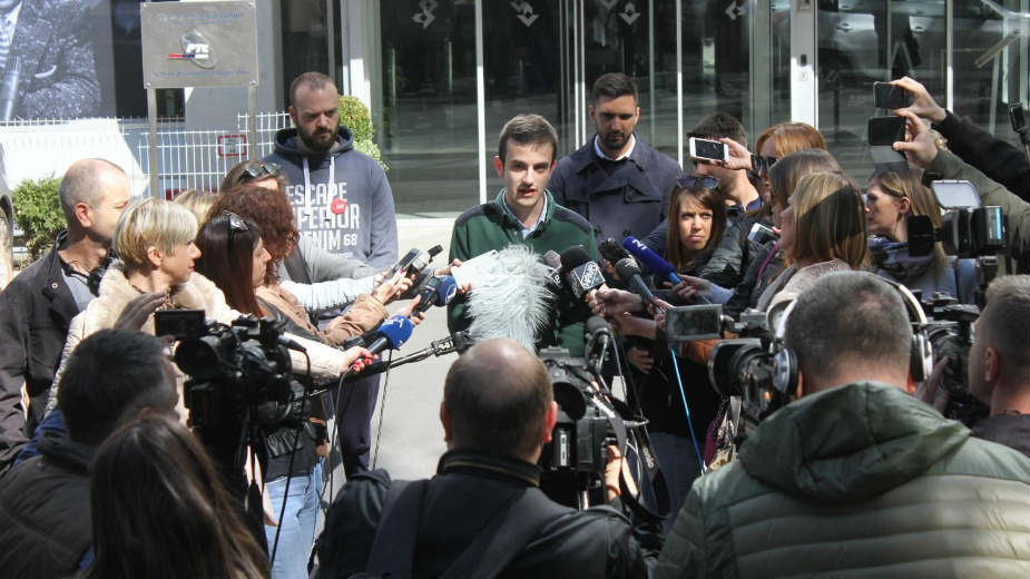 Građani i policija ponovo ispred RTS 1