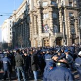 Policajci će svakodnevno protestovati ispred MUP-a 3