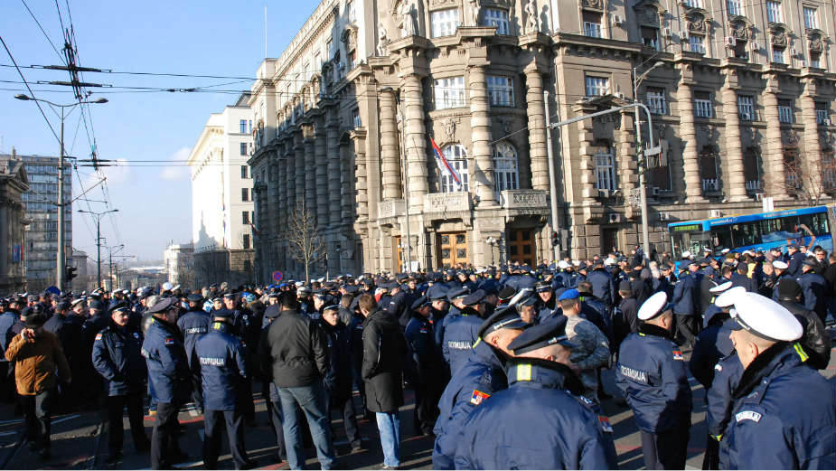 Policajci će svakodnevno protestovati ispred MUP-a 1