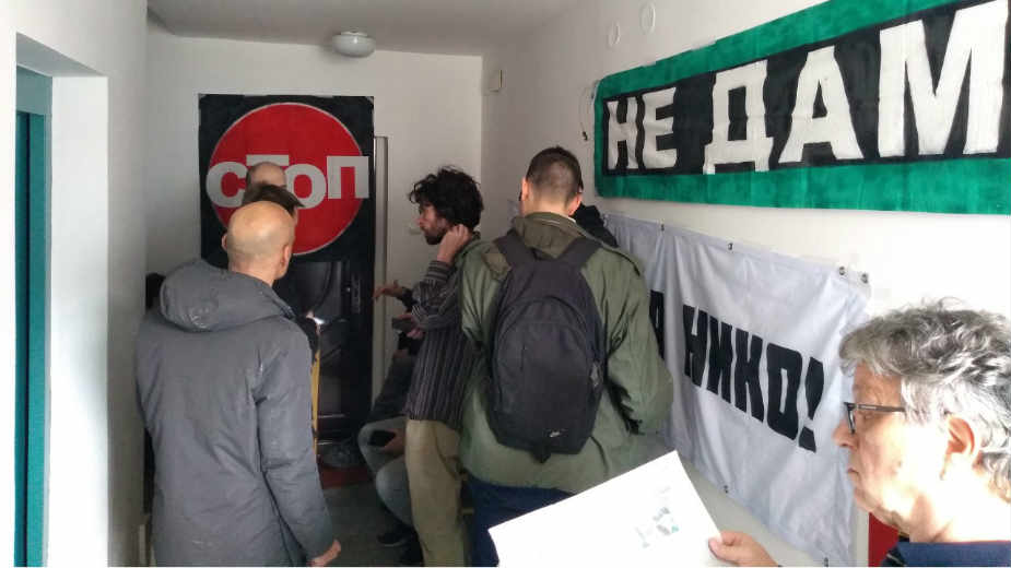 Aktivisti protestovali ispred prostorija Delegacije EU u Srbiji protiv sistema iseljavanja 1