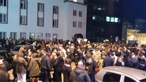 Protest "1 od 5 miliona": Kordon policije ispred RTS-a, demonstranti se razišli (FOTO, VIDEO) 10