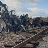 Voz iskliznuo sa šina u železničkoj stanici Brasina 13