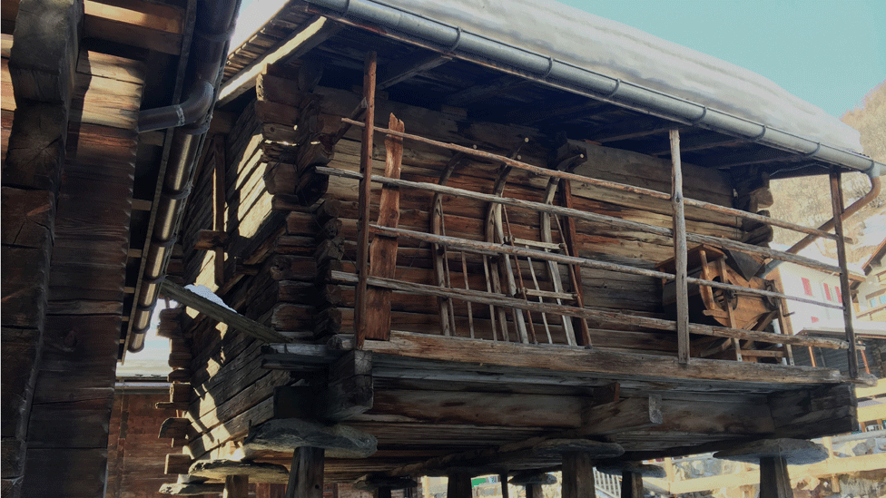 Maske: Stari običaj ili povod za dobar provod 9 Tradicionalne kuće u Švajcarskoj