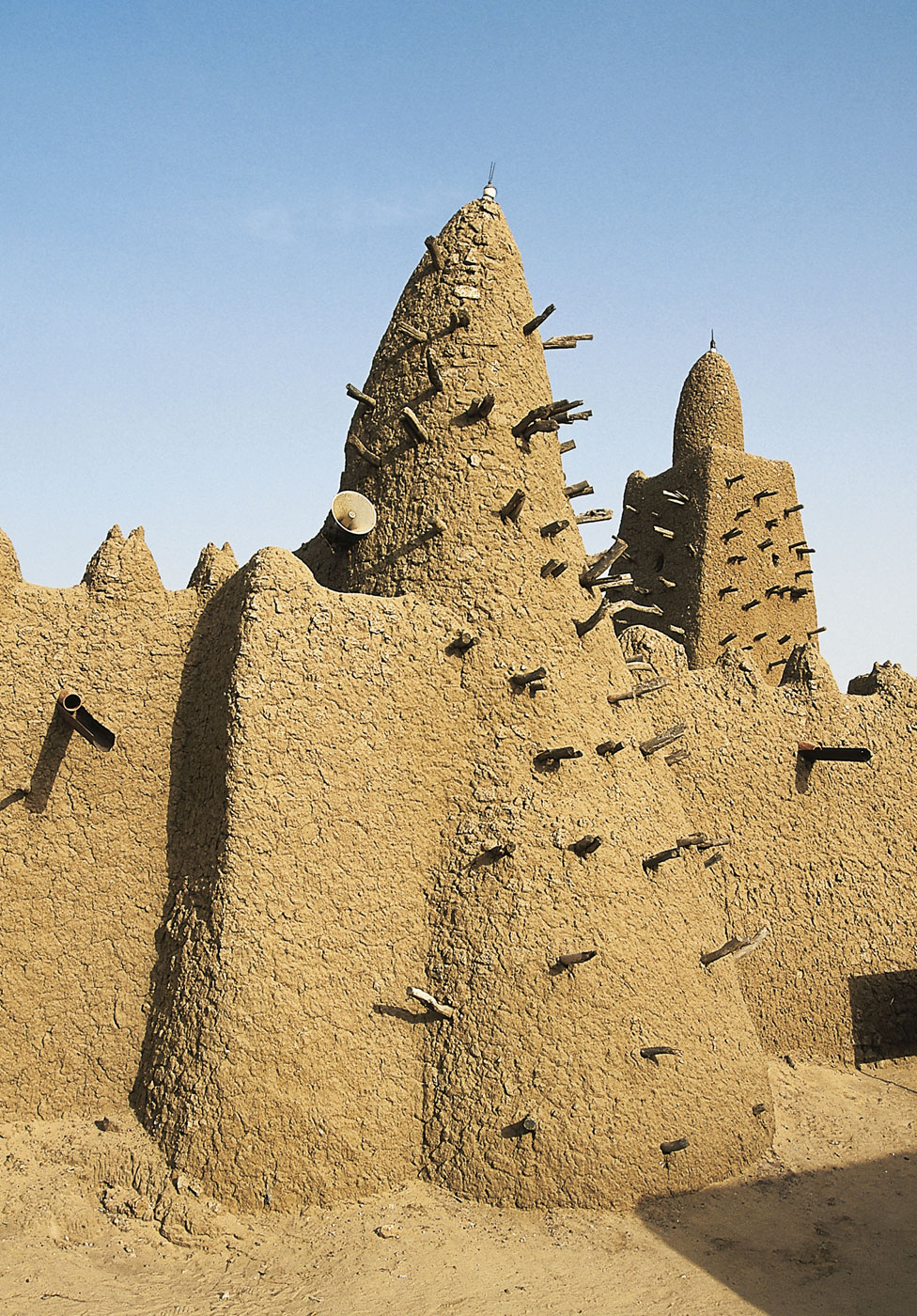 Mansa Musa je 1327. naručio izgradnju slavne džamije Đingarejber