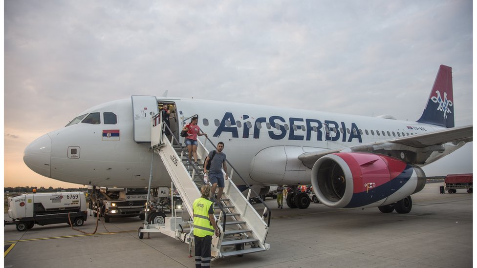 Avion Er Srbije na pisti