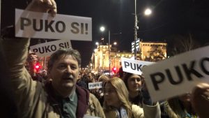 Protest "1 od 5 miliona": Kordon policije ispred RTS-a, demonstranti se razišli (FOTO, VIDEO) 8