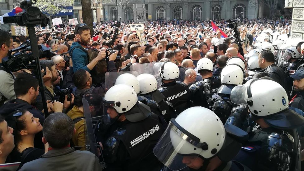 Protest završen, Obradović dao rok policiji da oslobodi uhapšene (VIDEO)(FOTO) 23