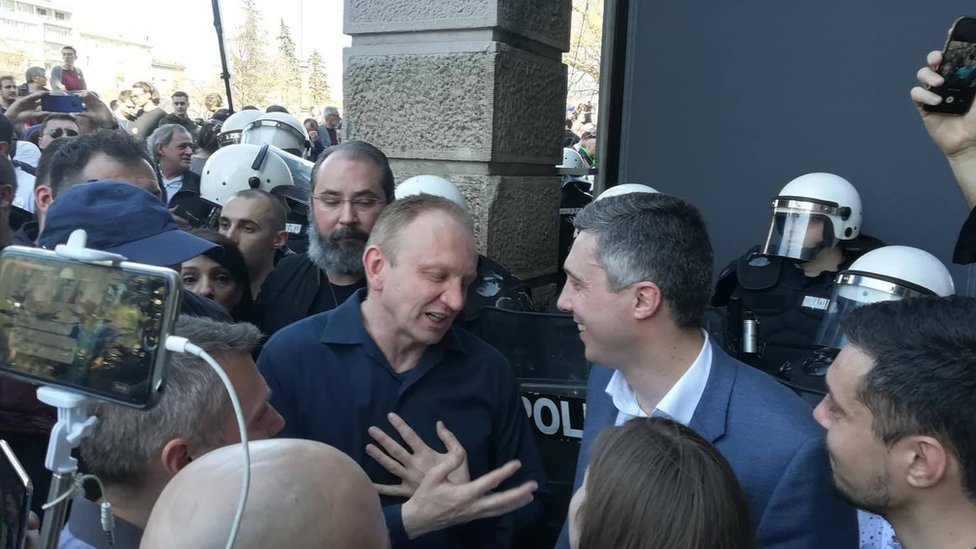 Protest završen, Obradović dao rok policiji da oslobodi uhapšene (VIDEO)(FOTO) 21