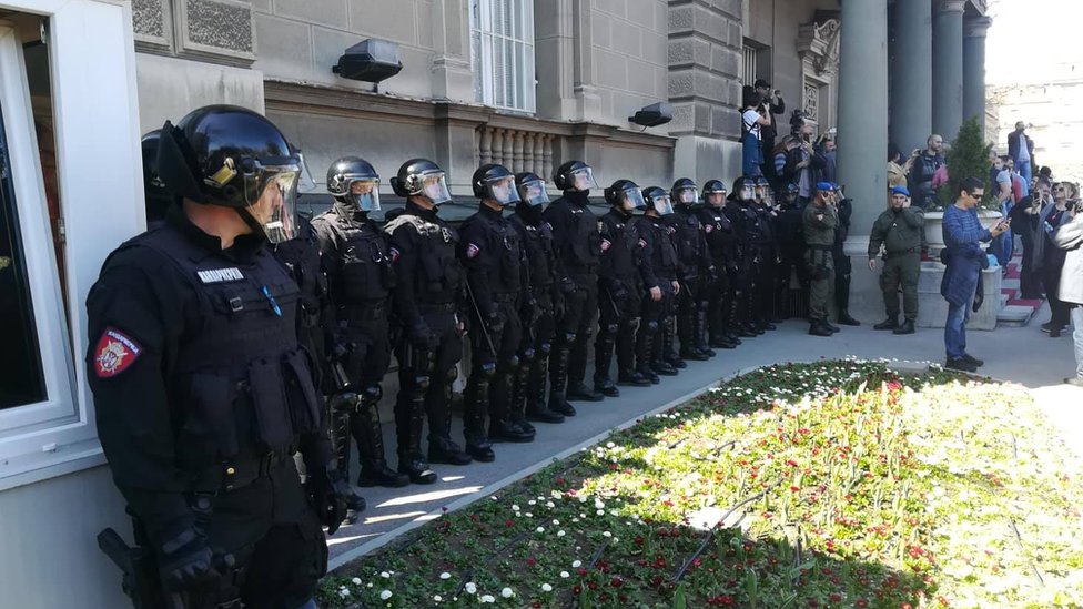Protest završen, Obradović dao rok policiji da oslobodi uhapšene (VIDEO)(FOTO) 22