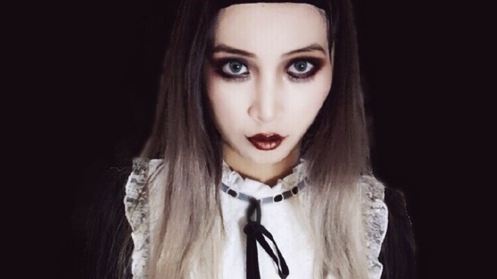 Kina: Protest gotičara na internetu nakon incidenta u metrou 2 A woman using the hashtag #ASelfieForTheGuangzhouMetro