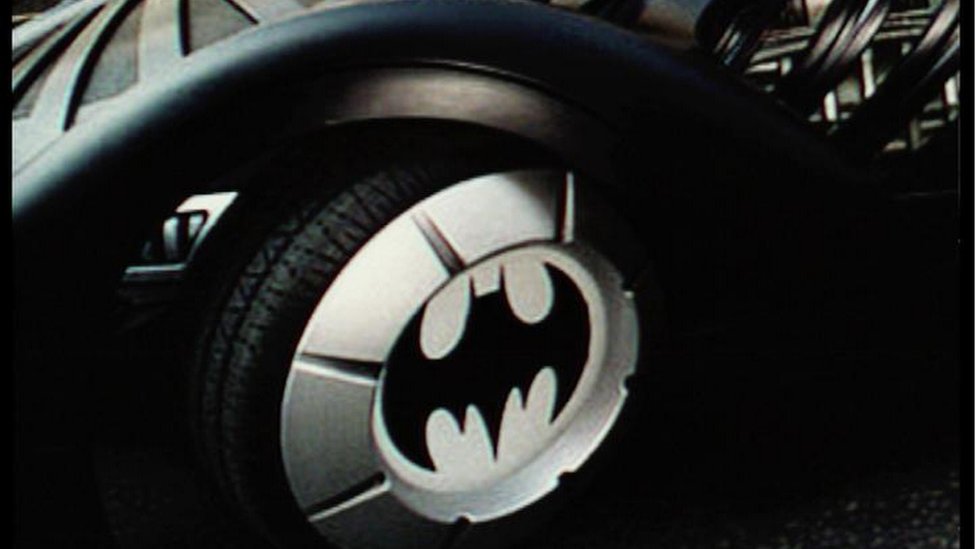 Betmen: Mračni vitez 80 godina u borbi protiv zločina 8 Betmobil