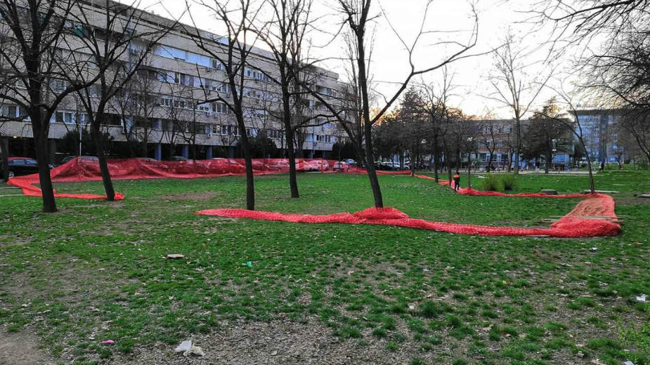 Teren za boćanje na jedinoj preostaloj zelenoj površini 1