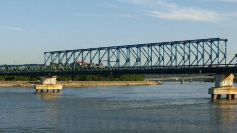 Demontažni most "odlazi" sa Dunava 1