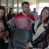 Podelili 80 sedišta za decu 2