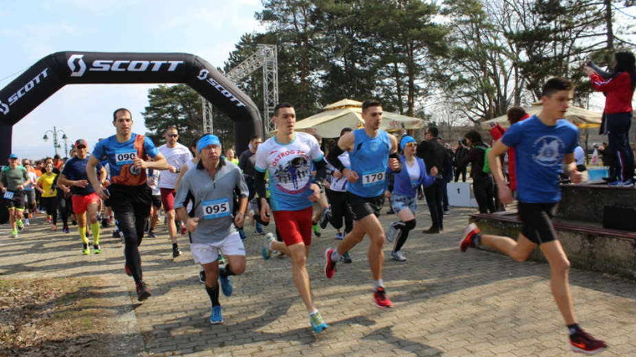 Više od 200 učesnika trke "Srebrno jezero polumaraton" 1