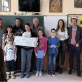 Od otpada stvaraju vredne predmeta 12