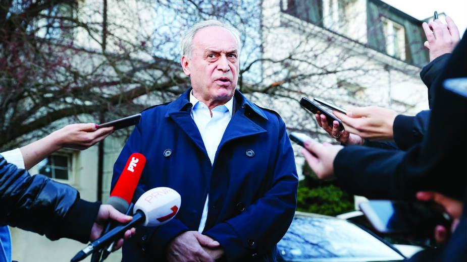 Čekajući pomoć Vučića 1