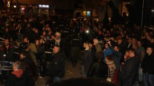 Protest "1 od 5 miliona": Kordon policije ispred RTS-a, demonstranti se razišli (FOTO, VIDEO) 5