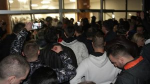 Protest "1 od 5 miliona": Kordon policije ispred RTS-a, demonstranti se razišli (FOTO, VIDEO) 4