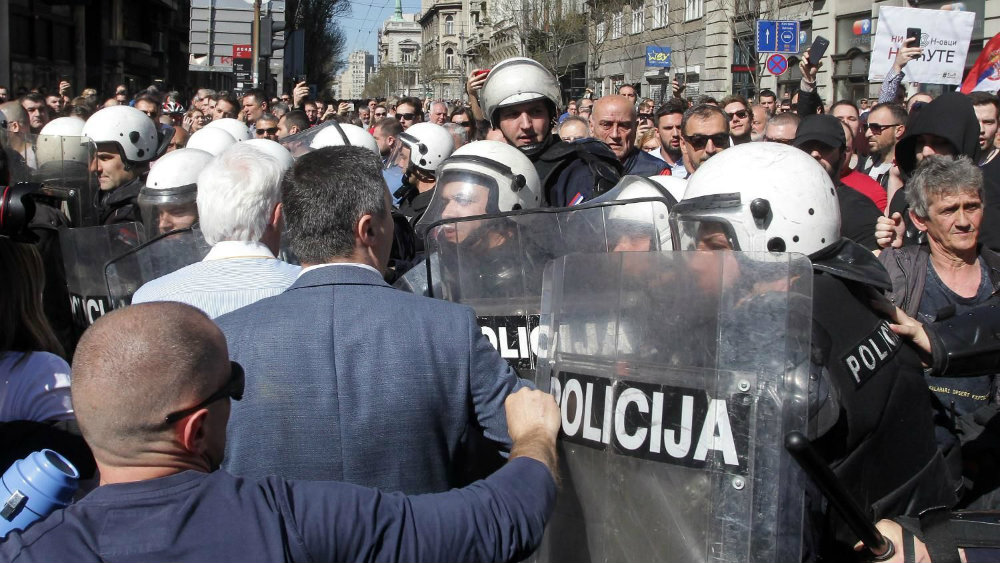 Protest završen, Obradović dao rok policiji da oslobodi uhapšene (VIDEO)(FOTO) 11
