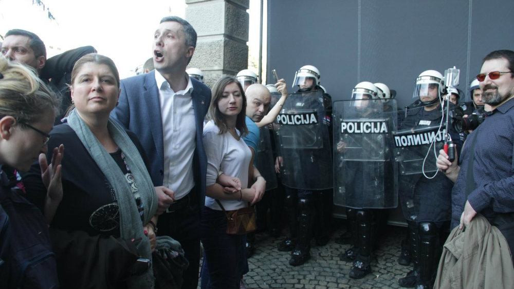 Protest završen, Obradović dao rok policiji da oslobodi uhapšene (VIDEO)(FOTO) 34