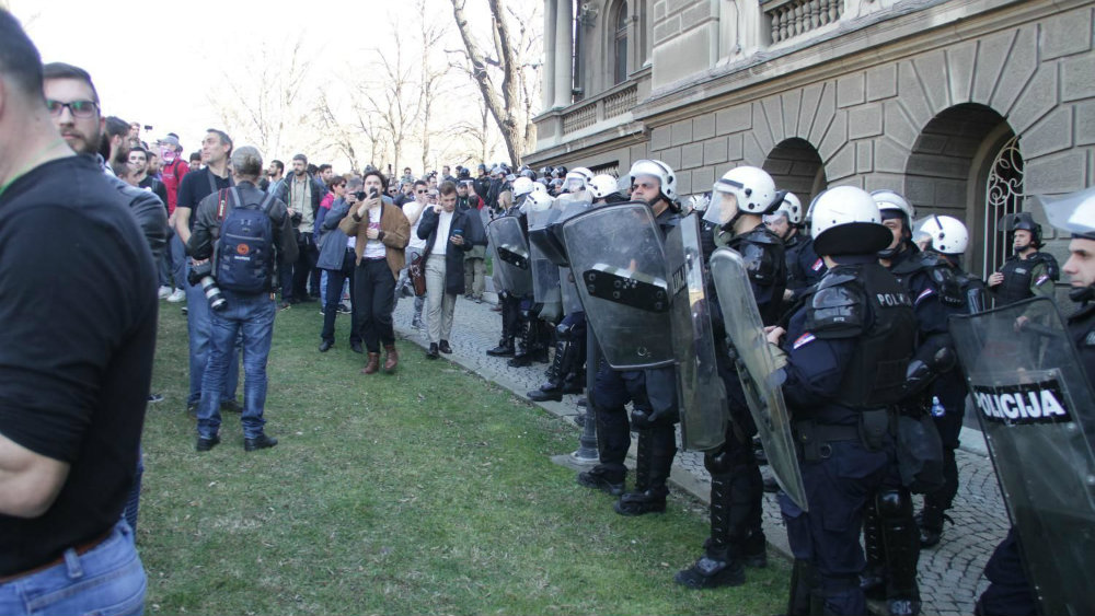 Protest završen, Obradović dao rok policiji da oslobodi uhapšene (VIDEO)(FOTO) 31