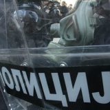 Interventna brigada probila građansku blokadu policijske stanice Voždovac 1