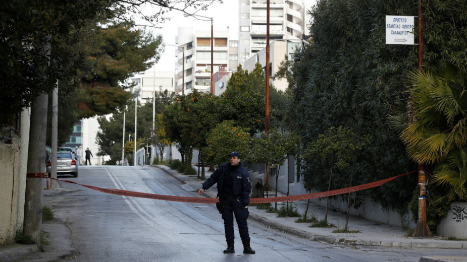 Ručna bomba bačena na ruski konzulat u Atini 1