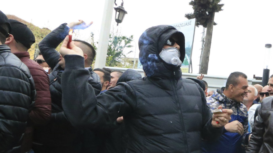Albanski demonstranti pokušali da upadnu u parlament 1