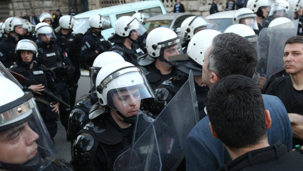 Protest završen, Obradović dao rok policiji da oslobodi uhapšene (VIDEO)(FOTO) 1