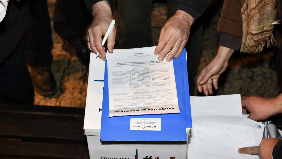 U Kragujevcu počelo potpisivanje Sporazuma s narodom 1