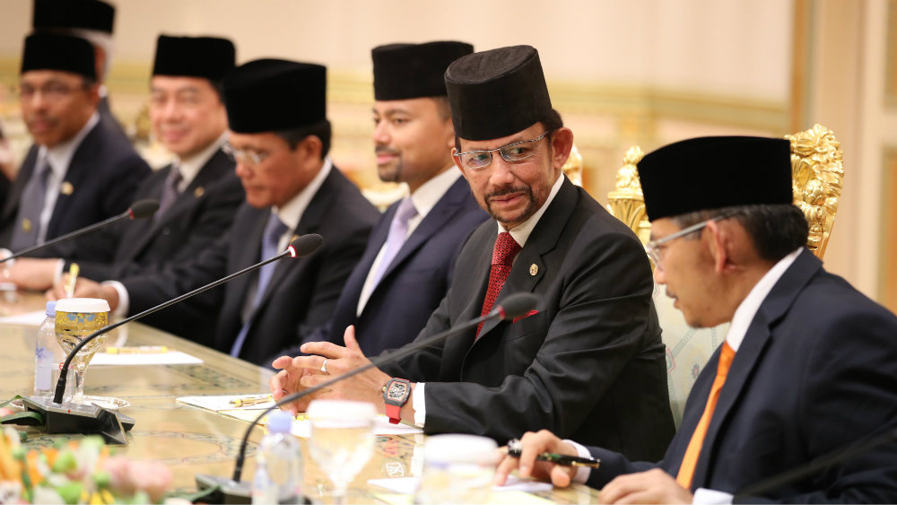 Smrt kamenovanjem za homoseksualnost i preljubu 1