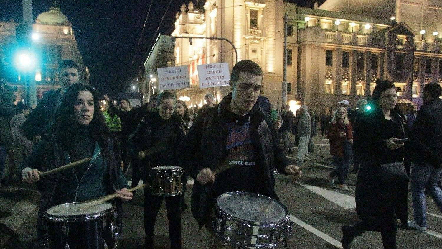 Protest "Jedan od pet miliona" u Beogradu: Blokada RTS-a (VIDEO) 2