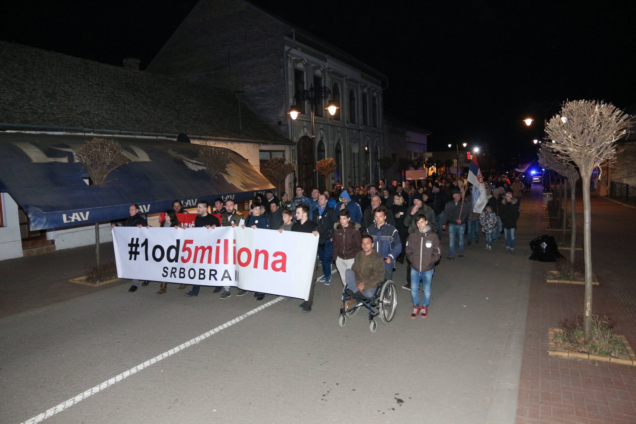 Protesti "Jedan od pet miliona" i večeras u gradovima širom Srbije (VIDEO, FOTO) 2 Protesti "Jedan od pet miliona" i večeras u gradovima širom Srbije (VIDEO, FOTO) 2