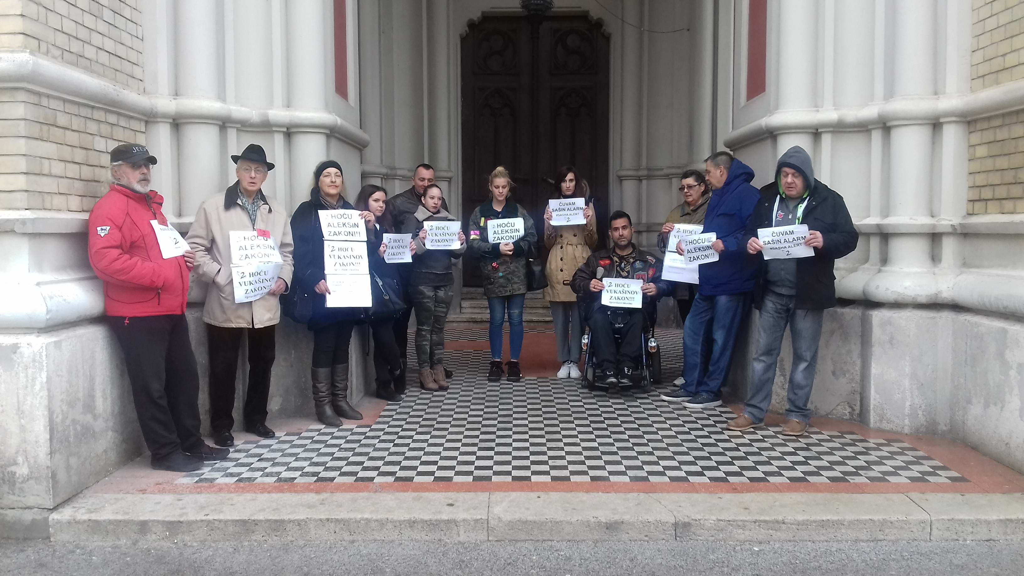 Inicijativa "2 minuta tišine": Vlast živi u svom balonu, a građani kao nojevi 3 Inicijativa "2 minuta tišine": Vlast živi u svom balonu, a građani kao nojevi 3