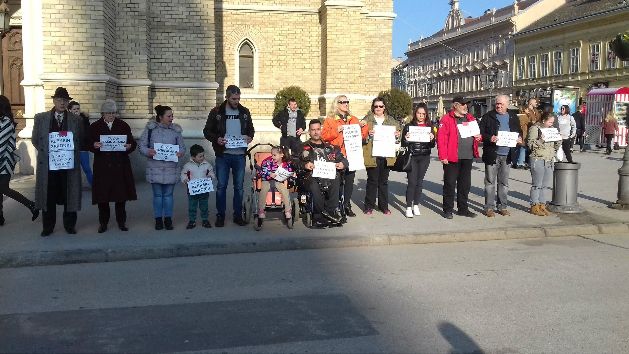 Inicijativa "2 minuta tišine": Vlast živi u svom balonu, a građani kao nojevi 1