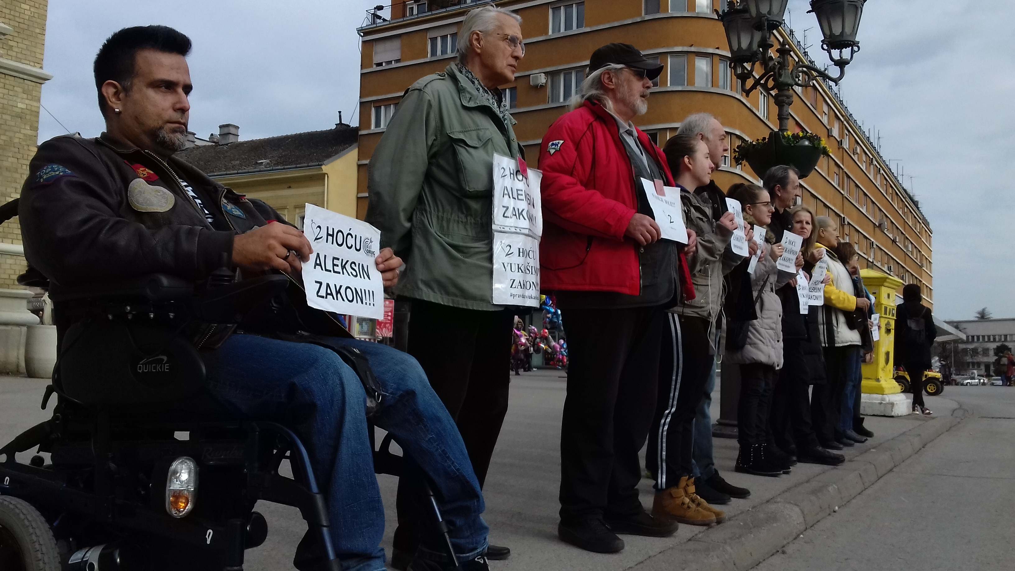 Inicijativa "2 minuta tišine": Vlast živi u svom balonu, a građani kao nojevi 4 Inicijativa "2 minuta tišine": Vlast živi u svom balonu, a građani kao nojevi 4