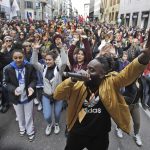 Festivalska atmosfera na antirasističkim demonstracijama u Milanu (FOTO) 2