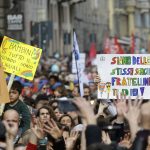 Festivalska atmosfera na antirasističkim demonstracijama u Milanu (FOTO) 3