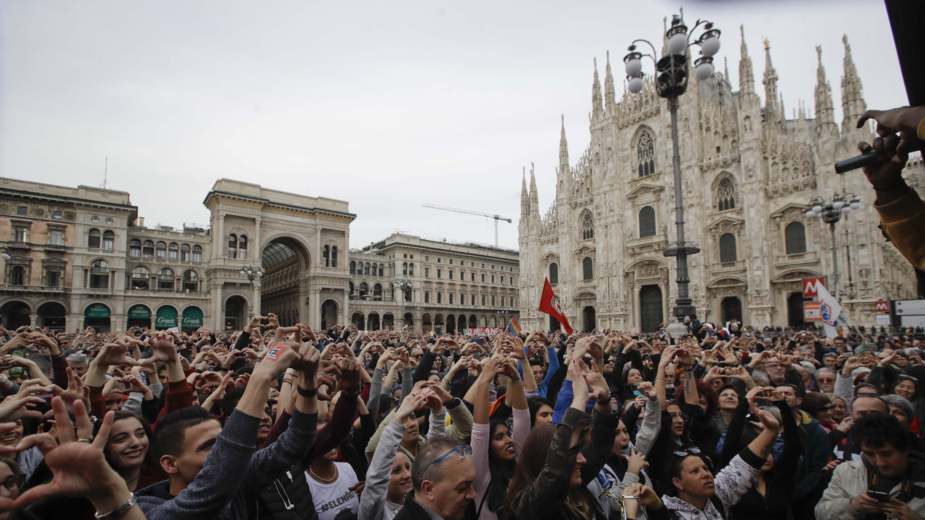 Festivalska atmosfera na antirasističkim demonstracijama u Milanu (FOTO) 1