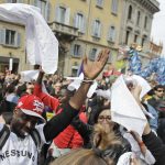 Festivalska atmosfera na antirasističkim demonstracijama u Milanu (FOTO) 5