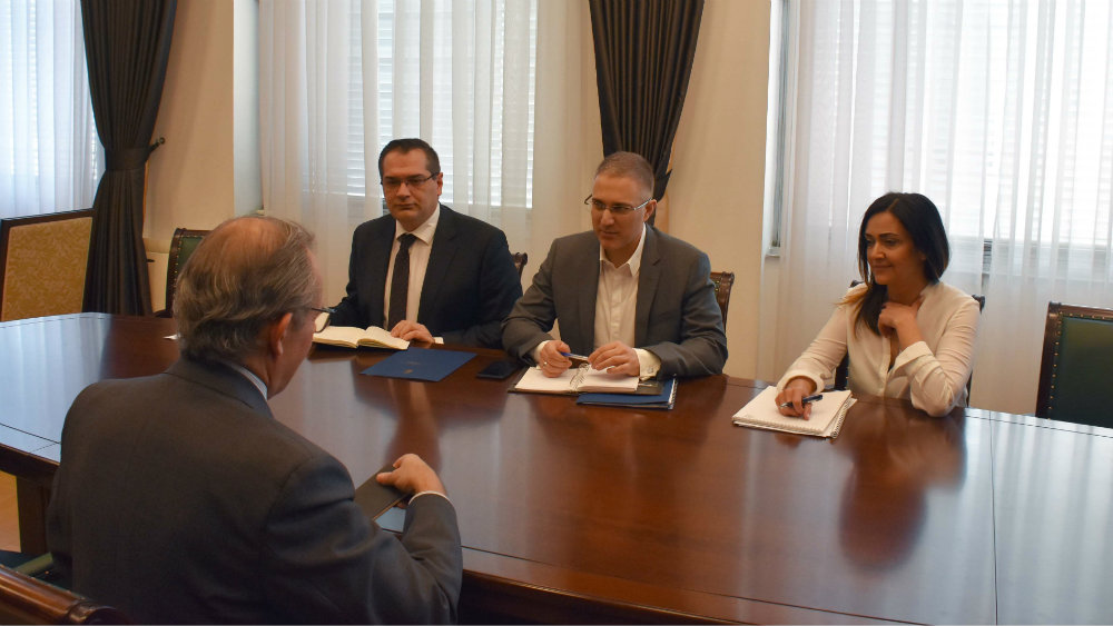 Stefanović s argentinskim ambasadorom o Kosovu 1