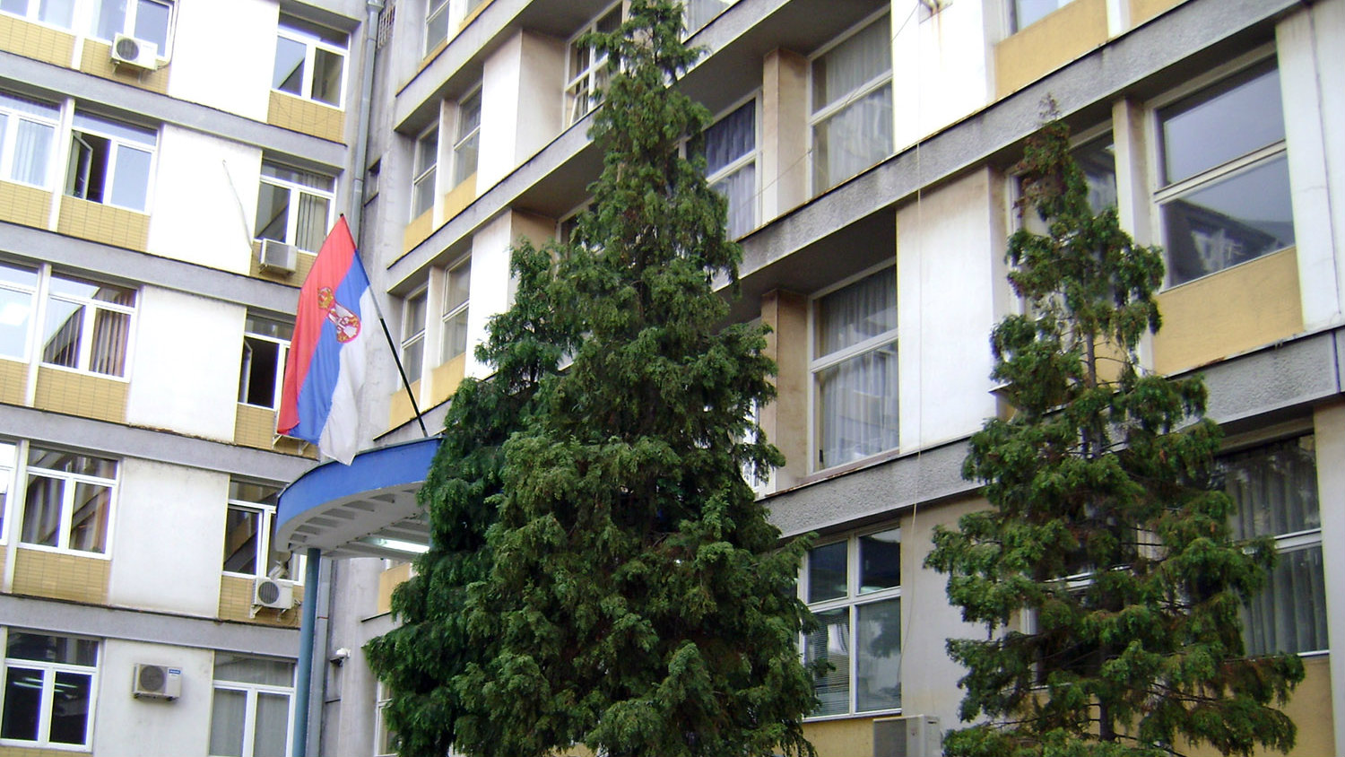 Policiji nije prijavljeno da nepoznate osobe pozivaju učenike da uđu u beli kombi 1