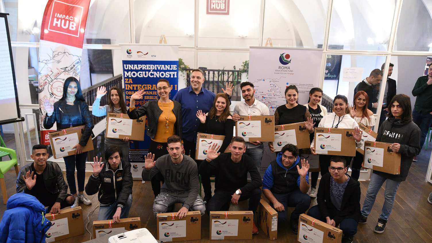 Dodeljeno 16 računara za uspešniju integraciju 1 Dodeljeno 16 računara za uspešniju integraciju 1