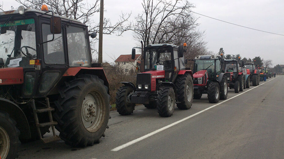 Požarevac: Poljoprivrednici blokirali most na Velikoj Moravi 1